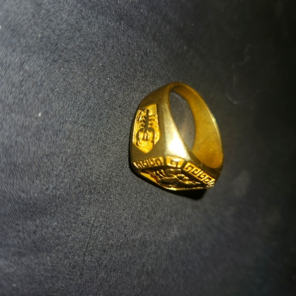 18k yellow hold man's ring size 11